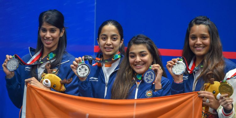 India's women squash team (L-R) Joshana Chinappa, Tanvi Khanna, Sunayna Kuruvilla and Dipika Pallikal Karthik pose with their silver medal after the presentation ceremony