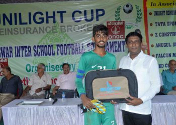 Soumya Ranjan Mishra receives the man of the match award in Bhubaneswar, Monday     