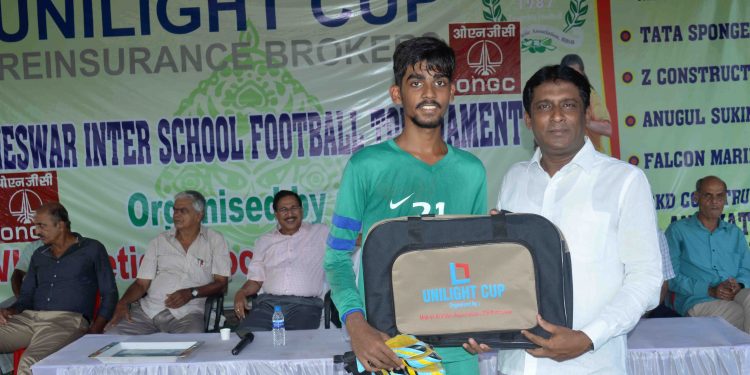 Soumya Ranjan Mishra receives the man of the match award in Bhubaneswar, Monday     