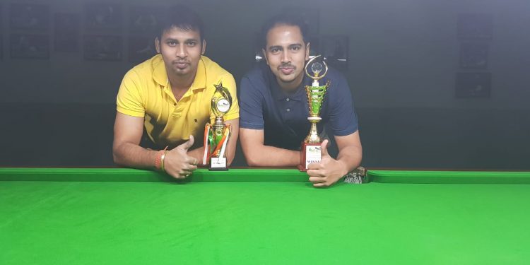 Akash Mohapatra (R) and Jiten Sarangi pose with their trophies at Bhubaneswar, Tuesday 