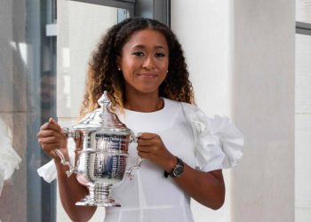 Naomi Osaka shows off the US Open women’s singles trophy Sunday at the Rockefeller Centre in New York