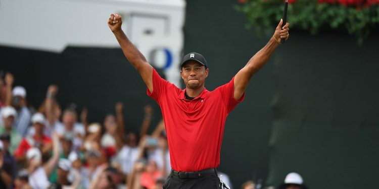 Tiger Woods celebrates on the 18th green after winning the Tour Championship golf tournament in Atlanta, Sunday