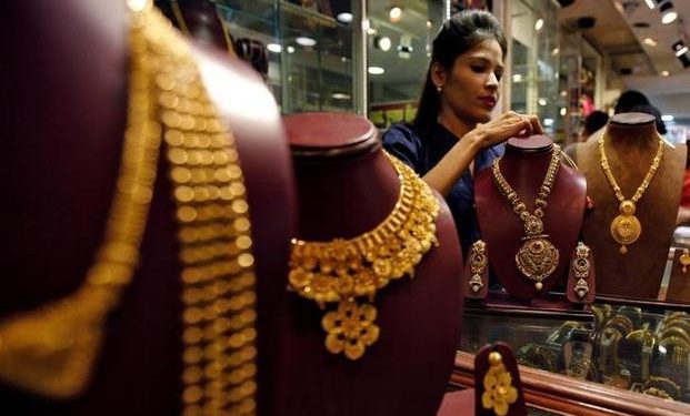 Gold rallies on jewellers' buying, weak rupee