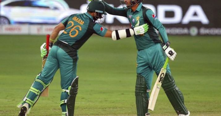 Shoaib Malik (R) congratulate Imam-ul-Haq during the latter's half century against Afghanistan