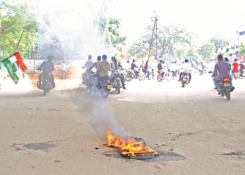 Supporters of Bharat Bandh burn tyres on a thoroughfare in Rajmahal area in the capital city Monday. 	Photo: Manoranjan Mishra