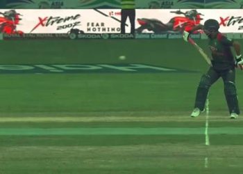 Tamim Iqbal batted with one hand against Sri Lanka in the Asia Cup