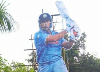 Kerala fans erect 35 feet cut-out of MS Dhoni