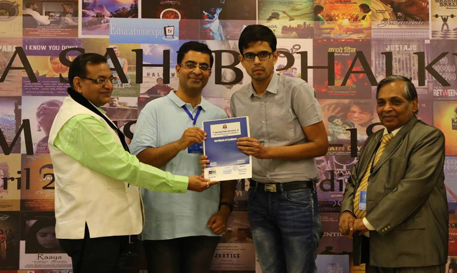 Ritwik Das receiving Dada saheb phalke speical award