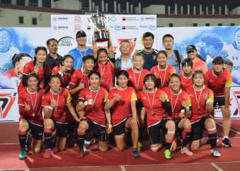 Triumphant Chinese players along with the officials celebrate with the winner’s trophy at Kalinga Stadium, Sunday