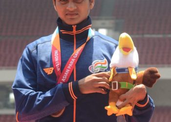 Caption

Jayanti Behera poses with her silver medal in Jakarta, Thursday.