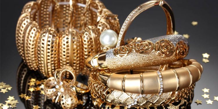 A theft of Rs 140 crore worth of gold and jewels has been reported to a Kanpur police station by a Uttar Pradesh jeweller.