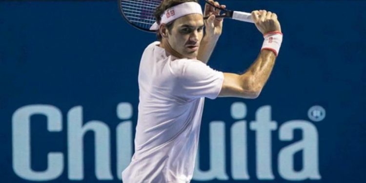 Caption

Roger Federer plays a shot against Gilles Simon in Basel, Friday