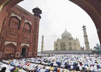 Namaz being offered at the Taj Mahal