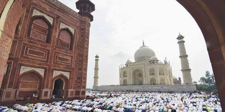 Namaz being offered at the Taj Mahal