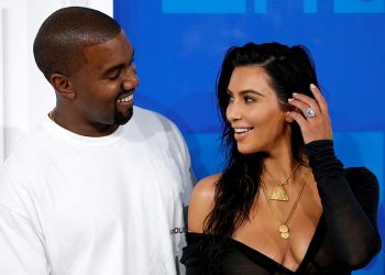 FILE PHOTO: Kim Kardashian and Kanye West arrive at the 2016 MTV Video Music Awards in New York, U.S., August 28, 2016. REUTERS/Eduardo Munoz/File Photo