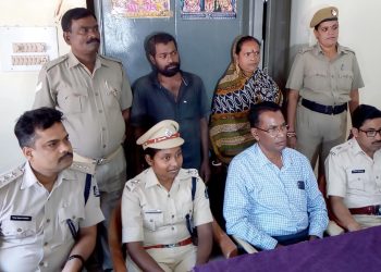 Man girlfriend held for killing 
wife over extramarital affairs