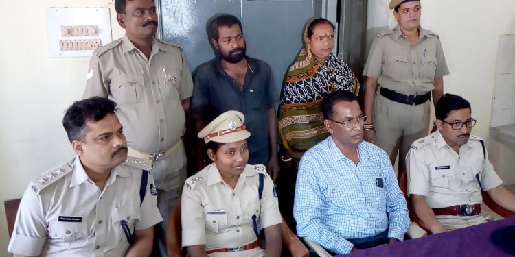 Man girlfriend held for killing 
wife over extramarital affairs