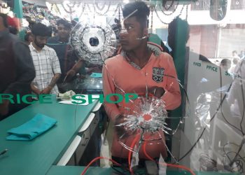 Bullets fired at garment shop