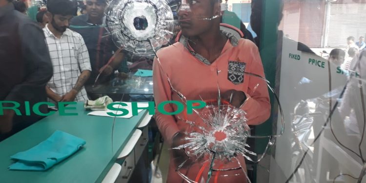 Bullets fired at garment shop