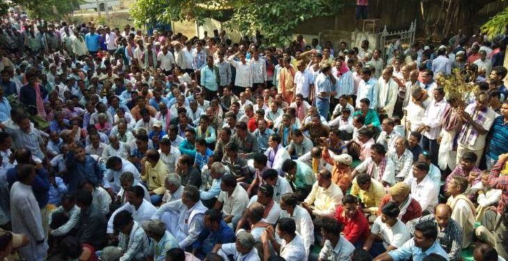 Farmers picket Bargarh collectorate