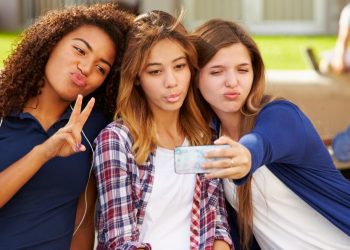 Facebook coaxing teenage girls