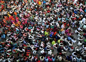 Farmers sit as they take a break during a protest rally demanding better price for their produce and total waiver of agricultural loans, in Mumbai, India, November 21, 2018. REUTERS/Francis Mascarenhas