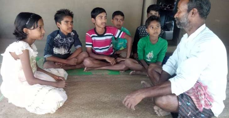 Maths whizz; Illiterate labourer solves maths problems faster than calculator