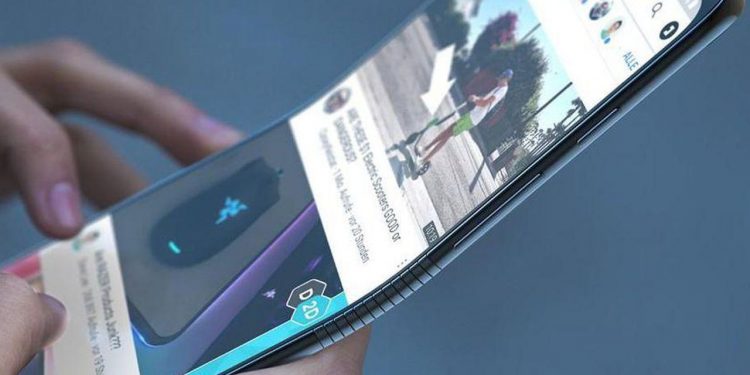 Samsung sets up 2019 innovation war with foldable smartphone