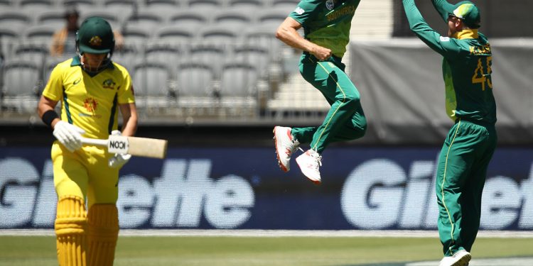 Dale Steyn celebrates after removing D’arcy Short in Perth, Sunday