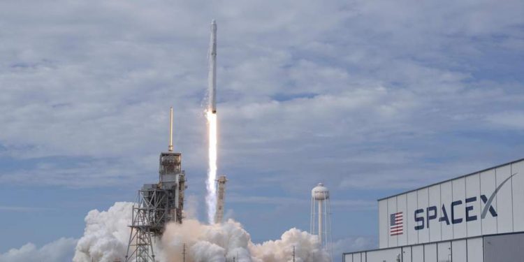SpaceX scraps plan to upgrade Falcon 9 for more 'reusability'