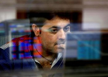 A broker reacts while trading at his computer terminal at a stock brokerage firm in Mumbai, India, February 26, 2016. REUTERS/Shailesh Andrade/Files