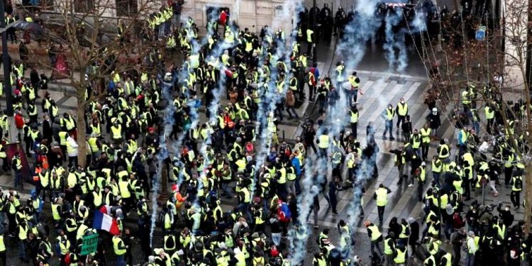 French PM seeks 'unity' as 'yellow vest' arrests cross 1,700