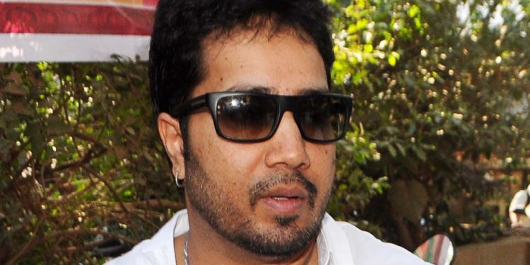 Mumbai: Singer Mika Singh during photo shoot of album 'BottomsUp' in Mumbai on 24th March 2015. (Photo: IANS)