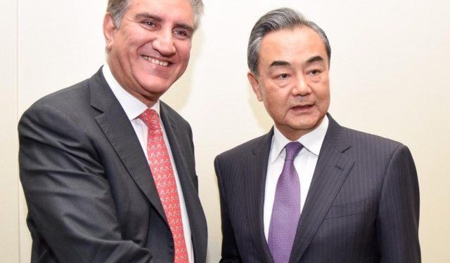 Chinese Foreign Minister, Wang Yi and his Pakistani counterpart Shah Mehmood Qureshi(L)