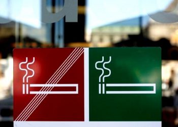 No smoking signs on a cafe establishment door.