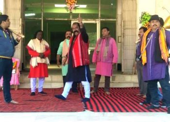 Bhubaneshwar Pradhan (centre) with the rest of the crew members at the rehearsals for the main act. (PNN)