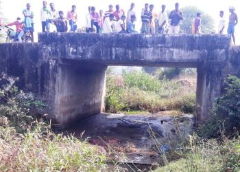 Body of youth found under bridge