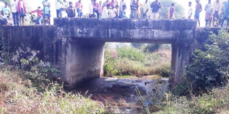 Body of youth found under bridge