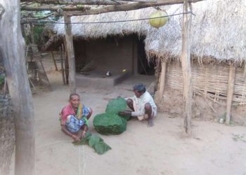 Elderly couple survives by stitching ‘khali’