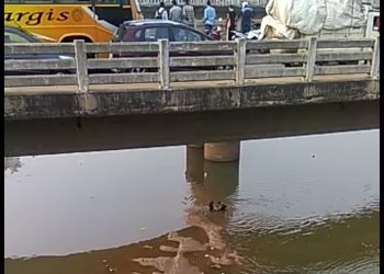 Woman leaps into Kuakhai river to end life, rescued