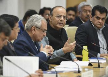 Finance Minister Arun Jaitley flanked by NITI Aayog Vice Chairman Rajiv Kumar and CEO Amitabh Kant (R) addresses a press conference in New Delhi Wednesday