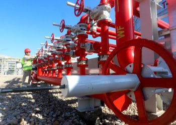 A worker is seen at the new CPF3 oil station in the Halfaya oilfield in southern of Maysan province, Halfaya, Iraq December 12, 2018. (REUTERS)