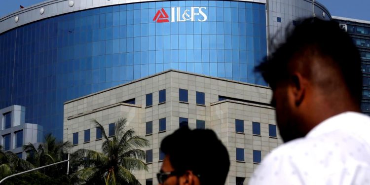 People walk past a building of IL&FS (Infrastructure Leasing and Financial Services Ltd.) outside its headquarters in Mumbai, India, September 25, 2018. REUTERS