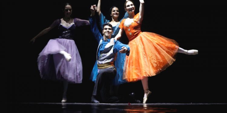 Jordanian ballet dancer Rabee Shrouf, performs during "A Night in Vienna" in Amman, Jordan, November 27, 2018. (REUTERS)