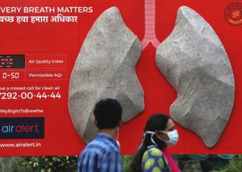 People pass by an installation of an artificial model of lungs to illustrate the effect of air pollution outside a hospital in New Delhi, November 5, 2018. (REUTERS)