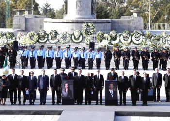 Mexican Gov. Martha Erika Alonso and her husband, former Gov. Rafael Moreno Valle paid tribute on Christmas Day (AGENCIES)