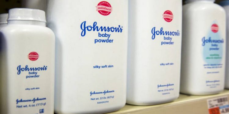 FILE PHOTO: Bottles of Johnson & Johnson baby powder line a drugstore shelf in New York October 15, 2015. (REUTERS)