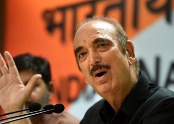 Rahul 'mismanaged' Himanta episode, Sonia didn't assert herself: Azad in memoir