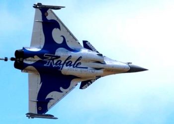 A Dassault Rafale fighter takes part in flying display during the 52nd Paris Air Show at Le Bourget Airport near Paris, France June 25, 2017. (REUTERS)