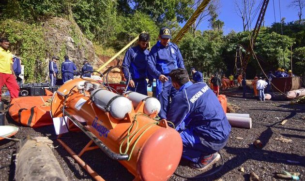 In this photo taken on December 30, 2018, Indian Navy personnel prepare diving equipment before going down in the mine during rescue operations after 15 miners were trapped by flooding in an illegal coal mine in Ksan village in Meghalaya's East Jaintia Hills district of India. - Indian Navy and NDRF personnel went inside a 370-foot-deep mine, where 15 miners are trapped, to ascertain the water level inside on December 30, officials said. (AFP)